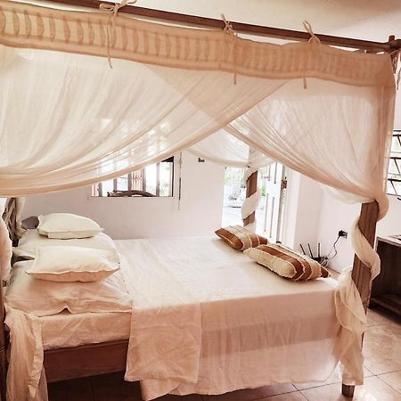 Perle Stone Studio- Bed And Breakfast Simpson Bay Extérieur photo